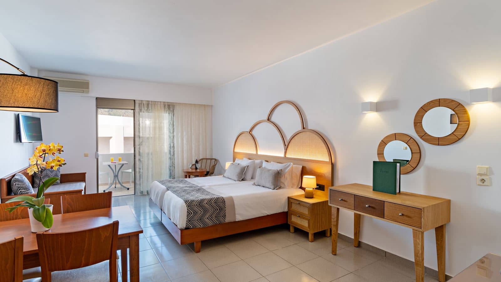 rooms-room-standard-mountainpool-view