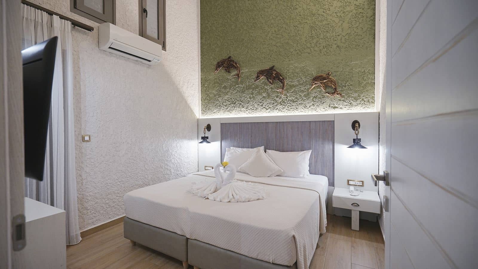rooms-superior-deluxe-apartment-balcony-or-terrace