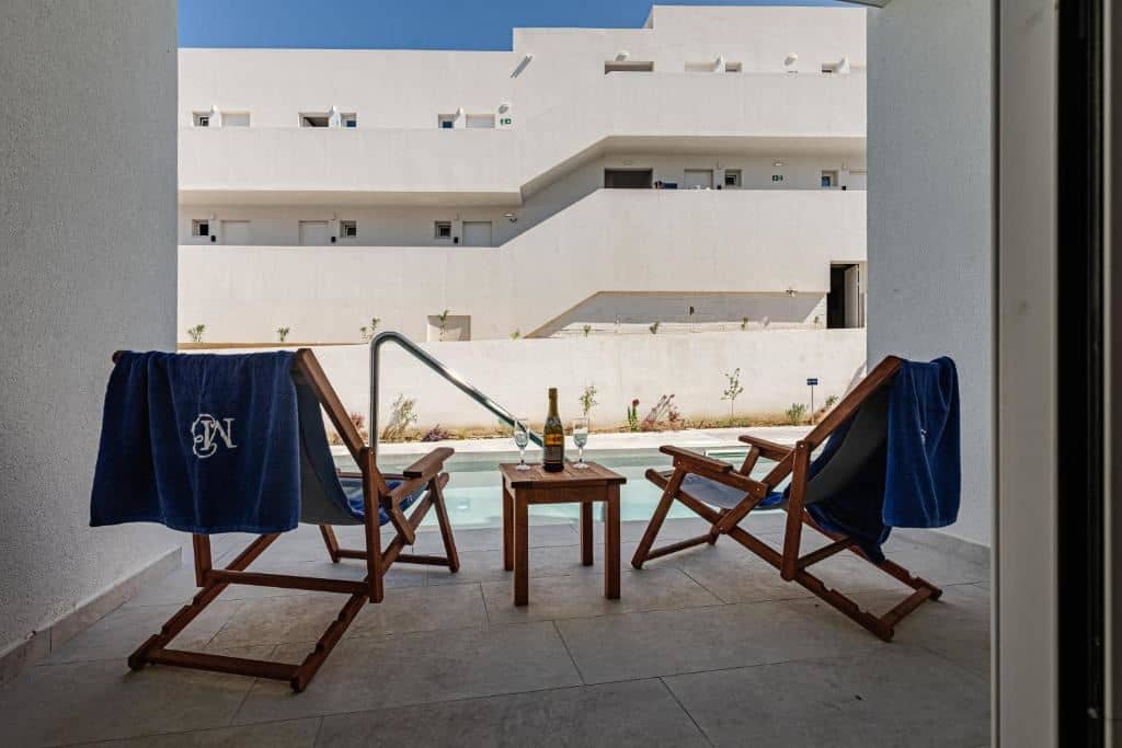 rooms-junior-suites-with-sharing-pool--pool-view