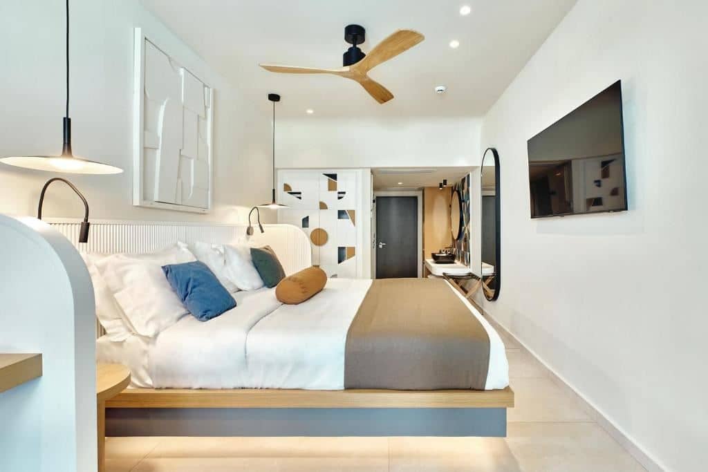rooms-double-room-deluxe-swim-up-side-sea-view