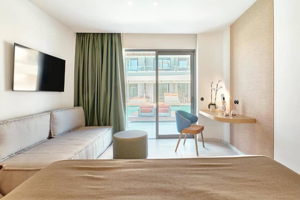 rooms-junior-suite-pure-luxe-swim-up