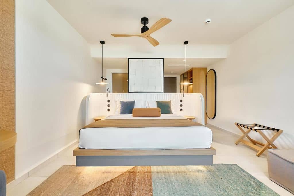 rooms-junior-suite-pure-luxe-side-sea-view