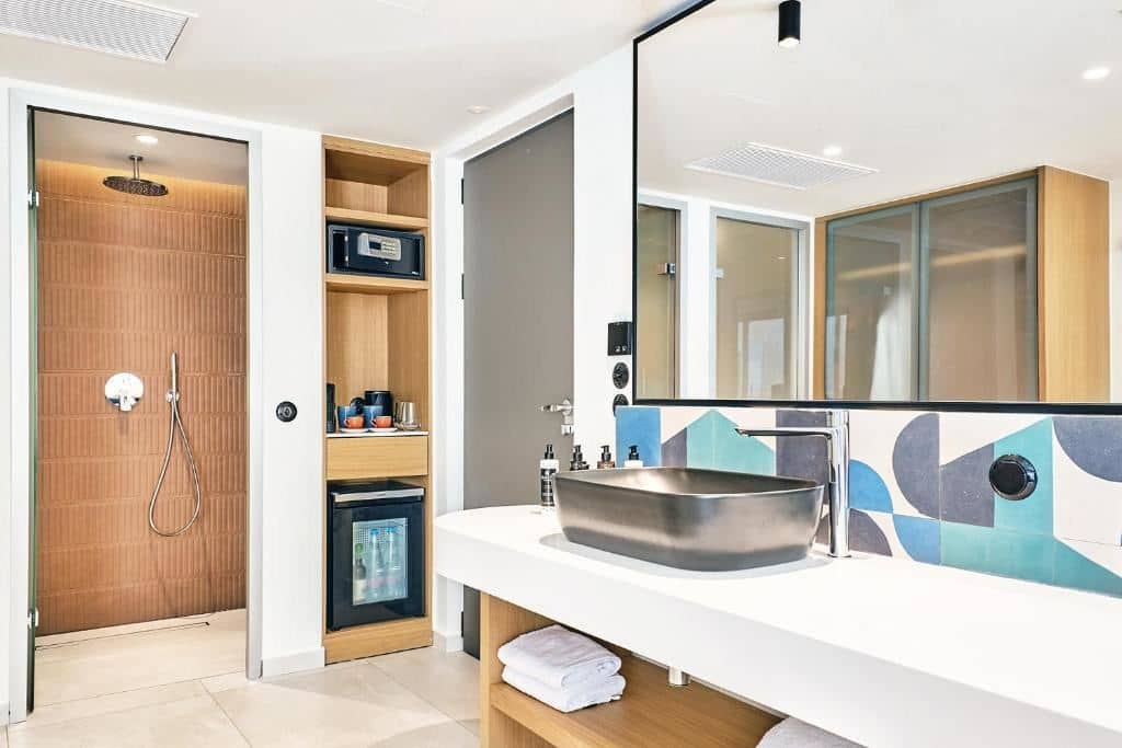 rooms-double-room-deluxe-roof-top--hydro-massage-tub