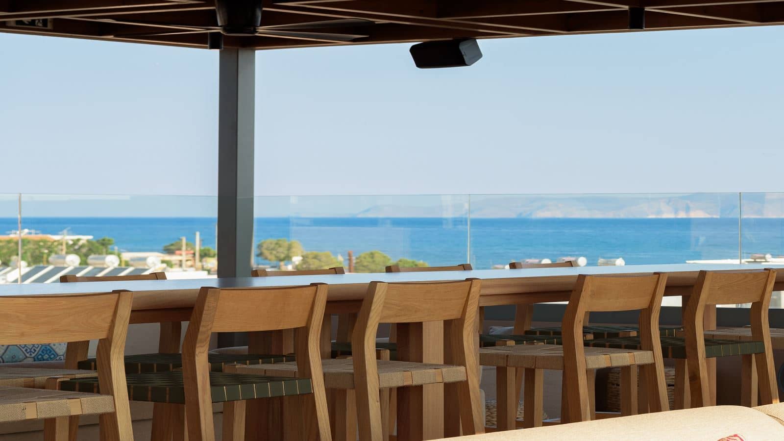 bars-anemos-pool-bar