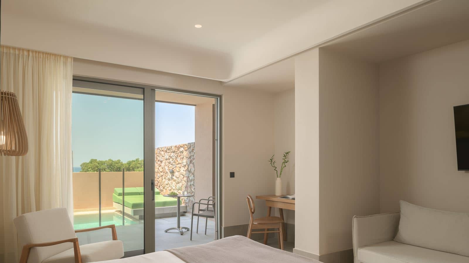 rooms-suite-junior-private-pool-sea-view
