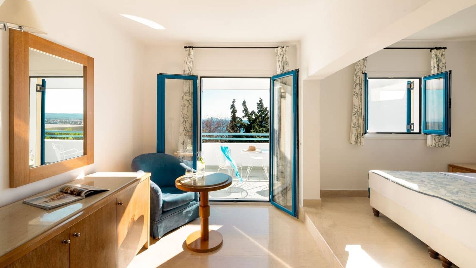 rooms-family-garden-view