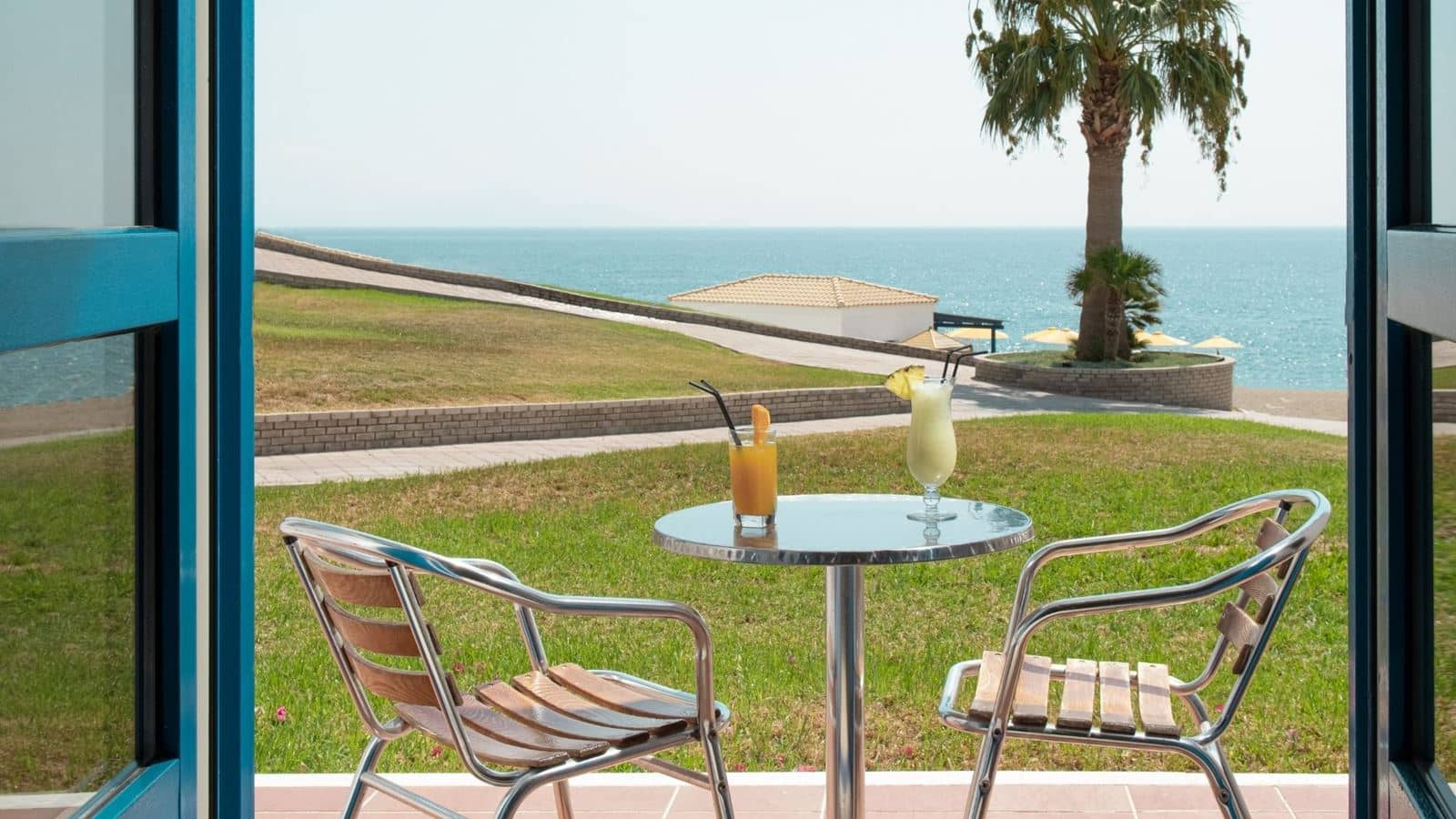 rooms-bungalow-sea-front