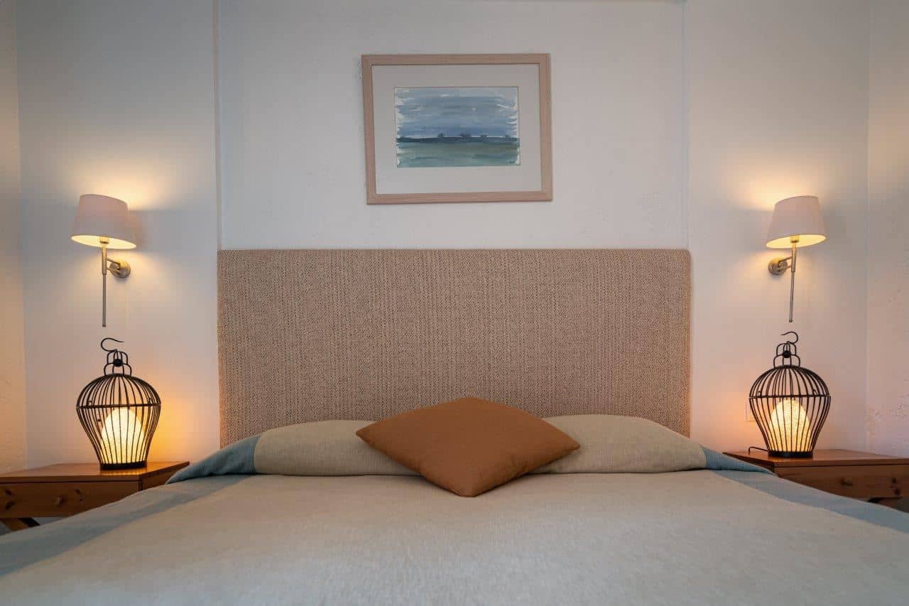 rooms-one-bedroom-traditional-apartment-for-triple