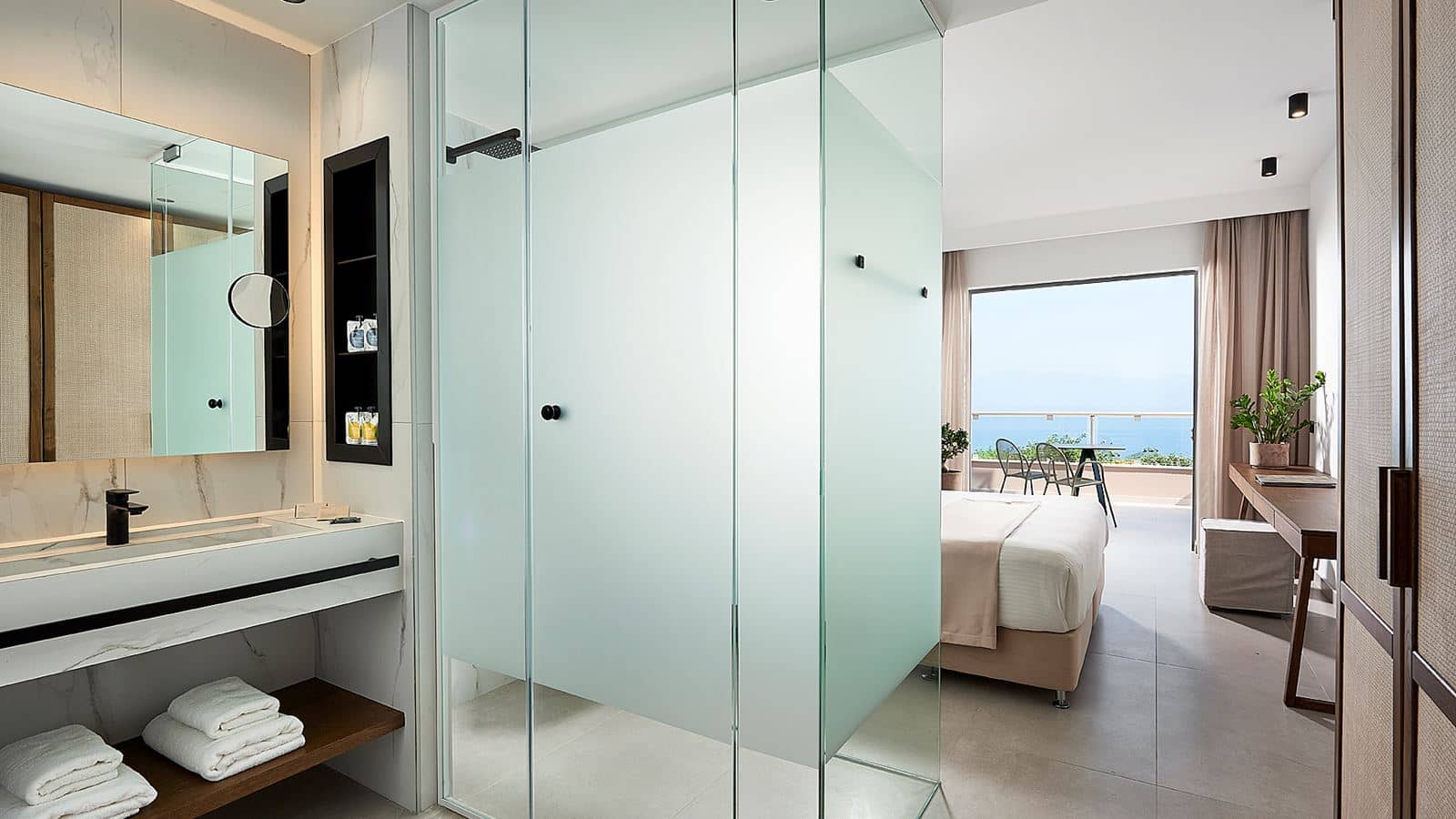 rooms-premium-double-room-sea-front-balcony
