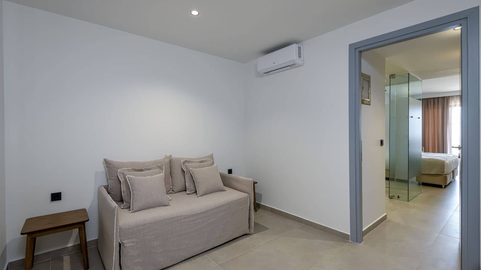 rooms-junior-suite-sea-view-balcony