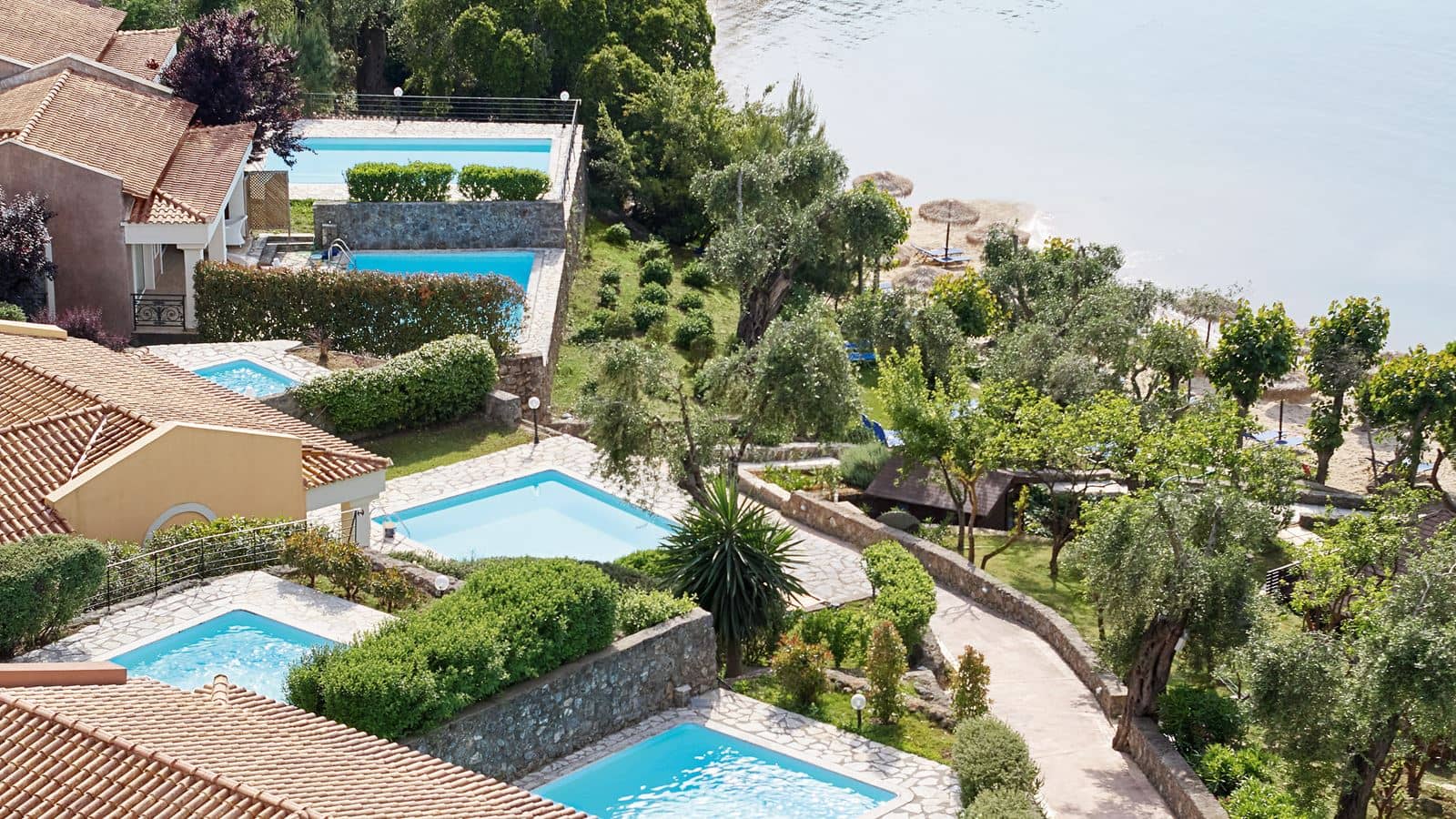 rooms-palazzina-2-private-pools-1st-row