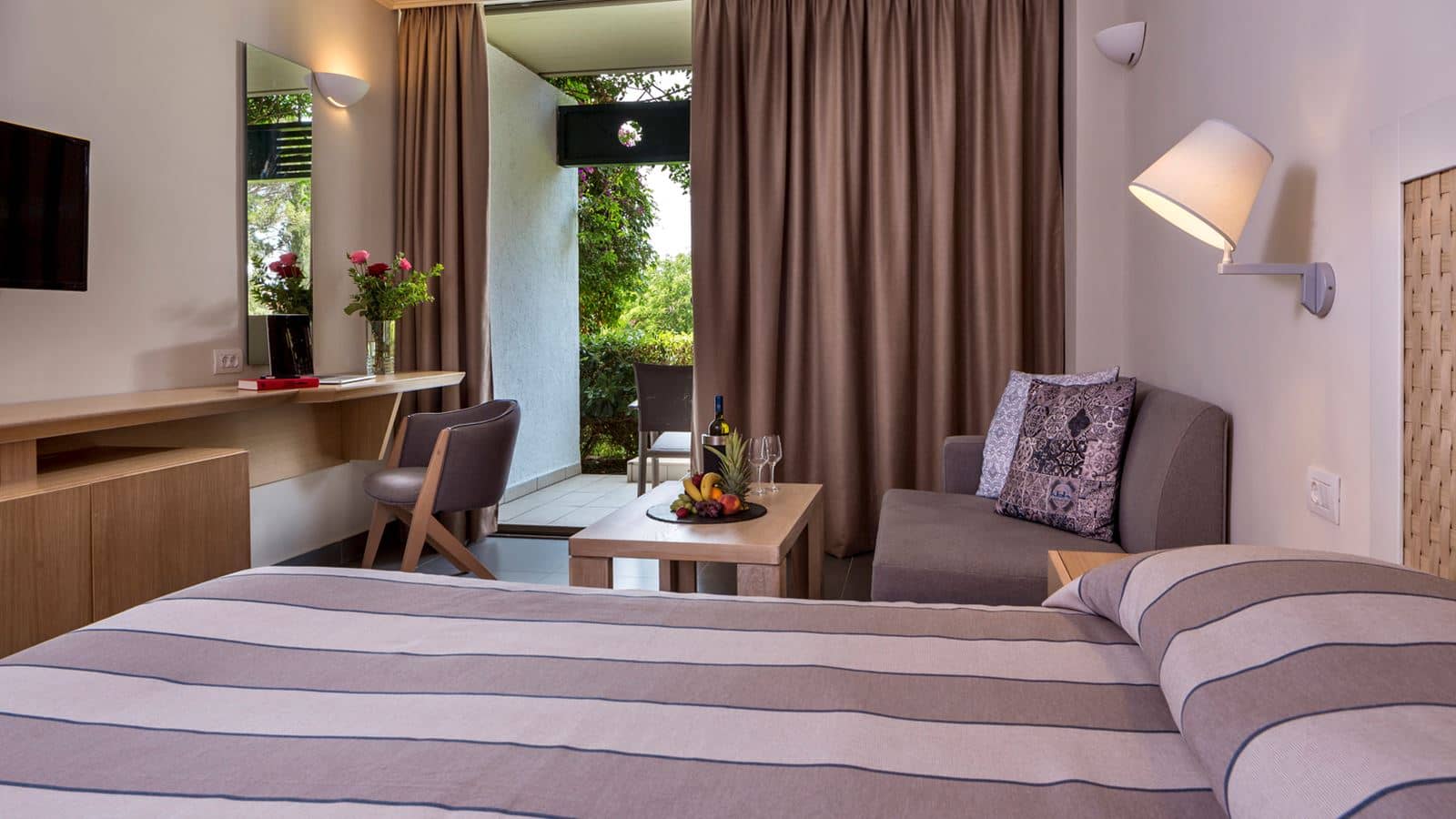 rooms-single-main-building-or-bungalow-garden-view