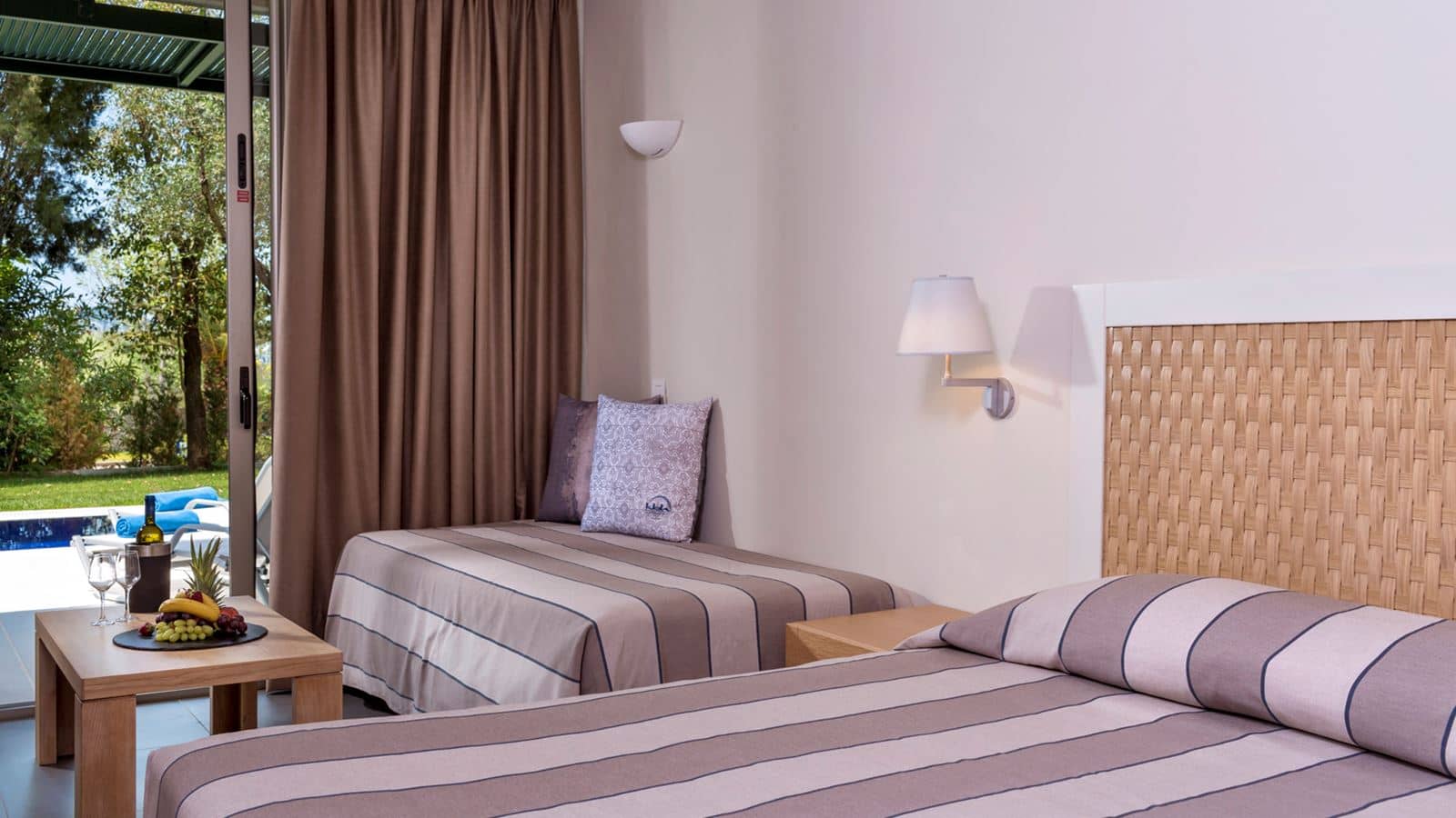 rooms-double-main-building-or-bungalow-garden-view-private-pool