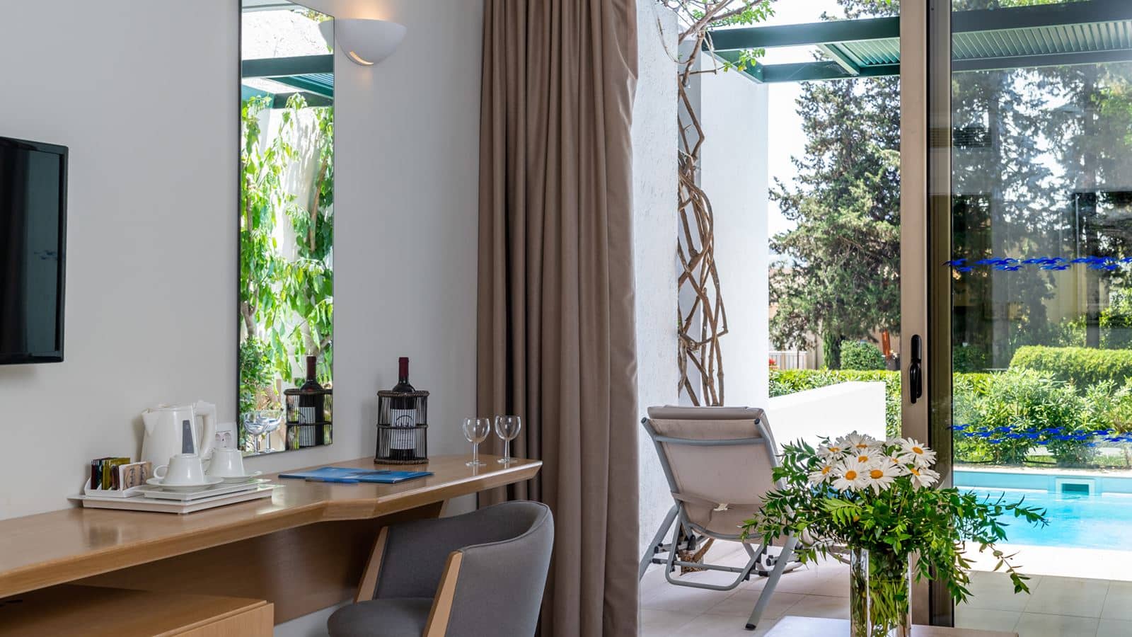 rooms-single-main-building-or-bungalow-garden-view-private-pool