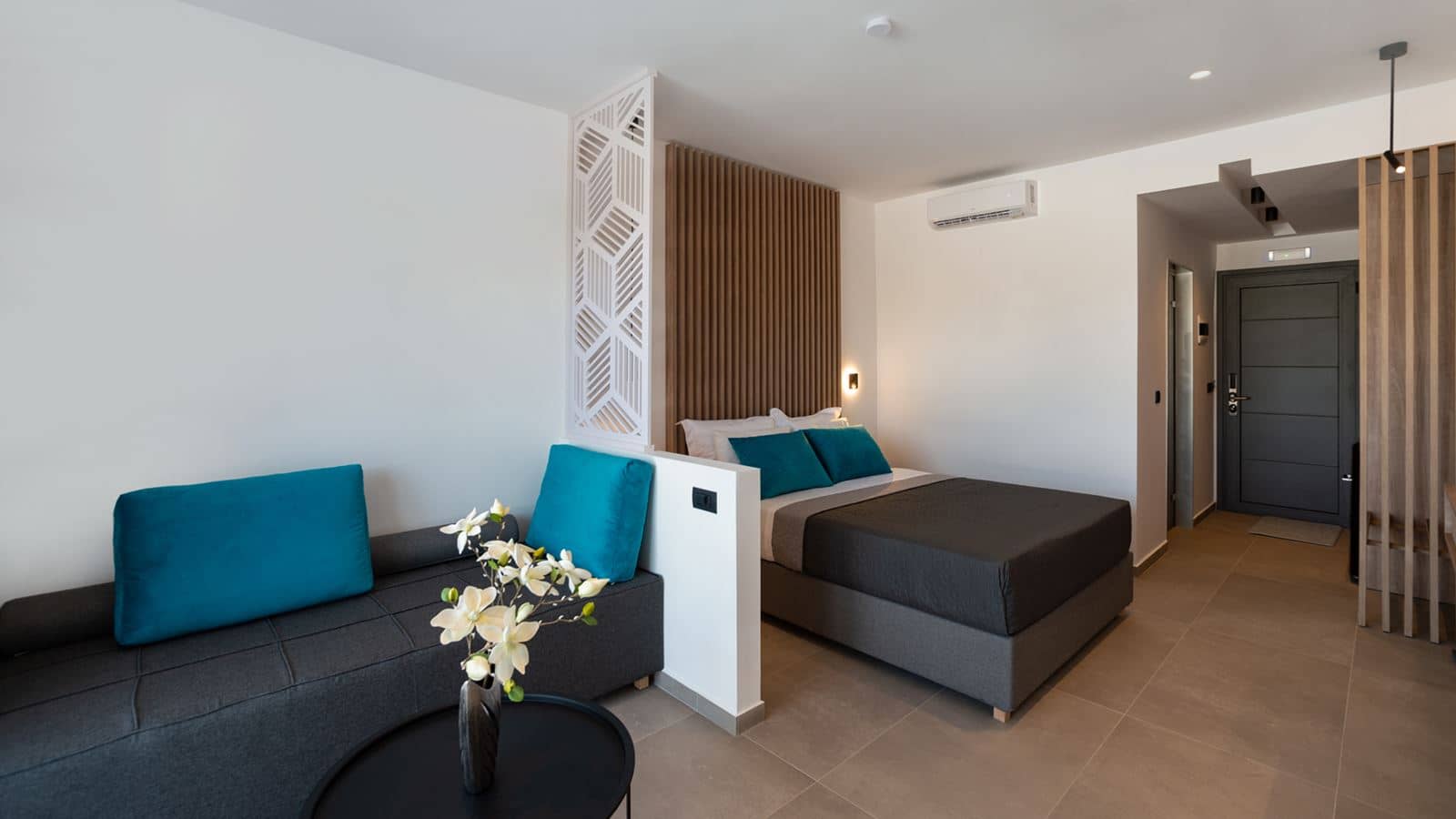 rooms-suite-sharing-pool