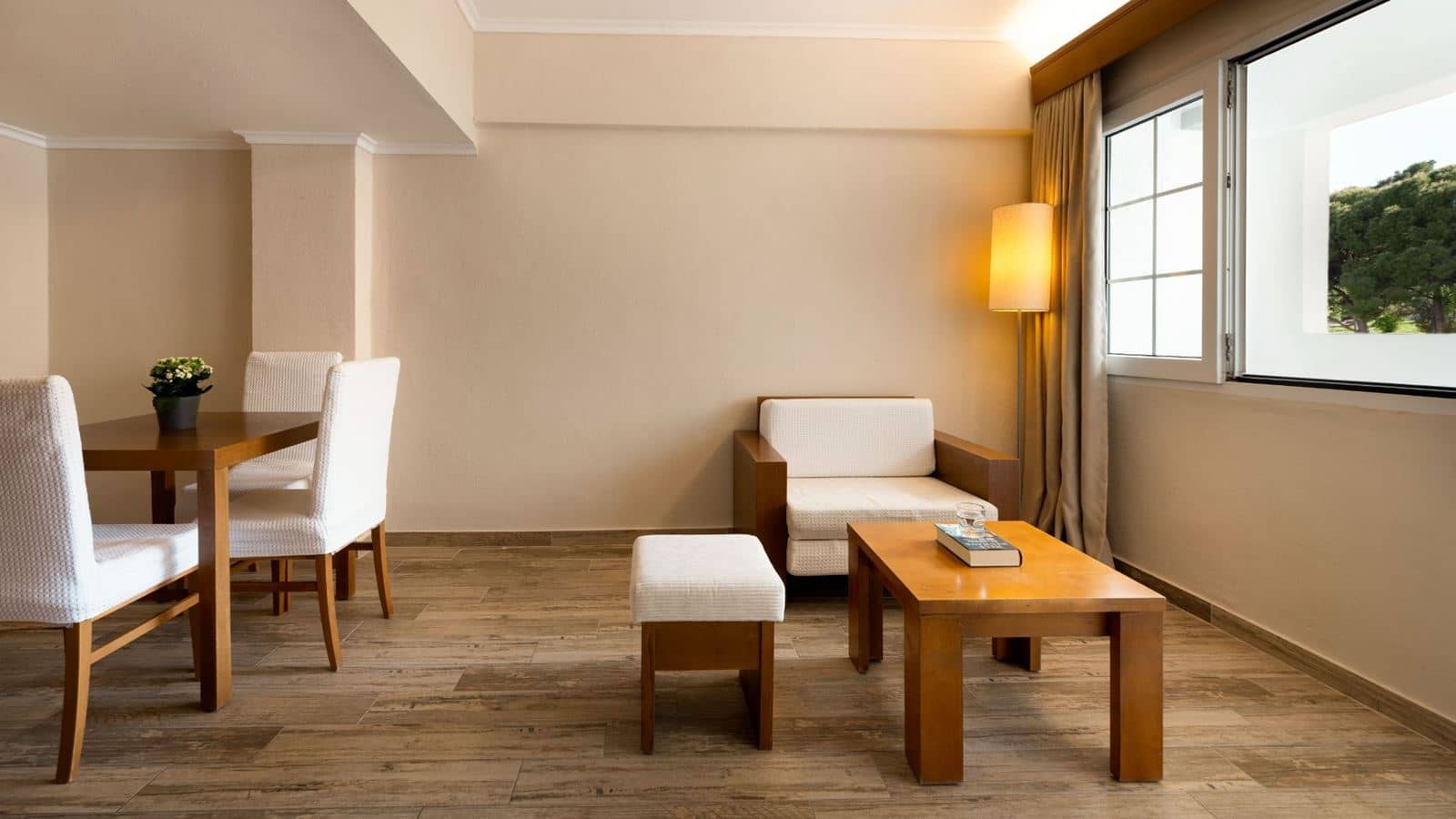 rooms-junior-suite-garden-view
