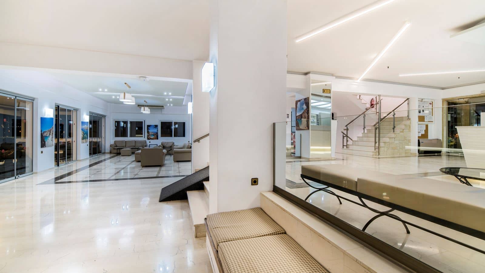 bars-lobby