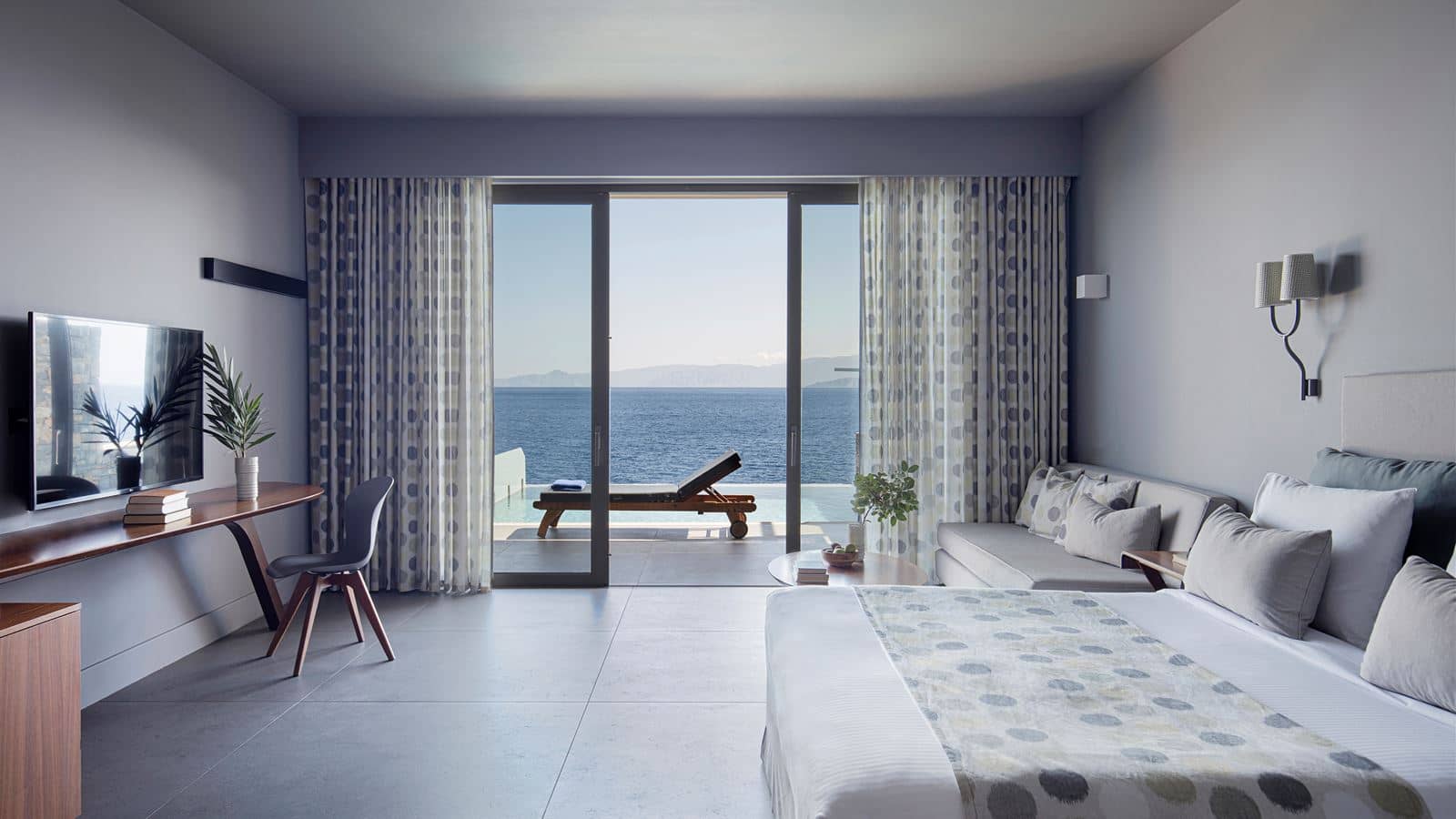rooms-deep-blue-deluxe-waterfront-bungalow-private-pool