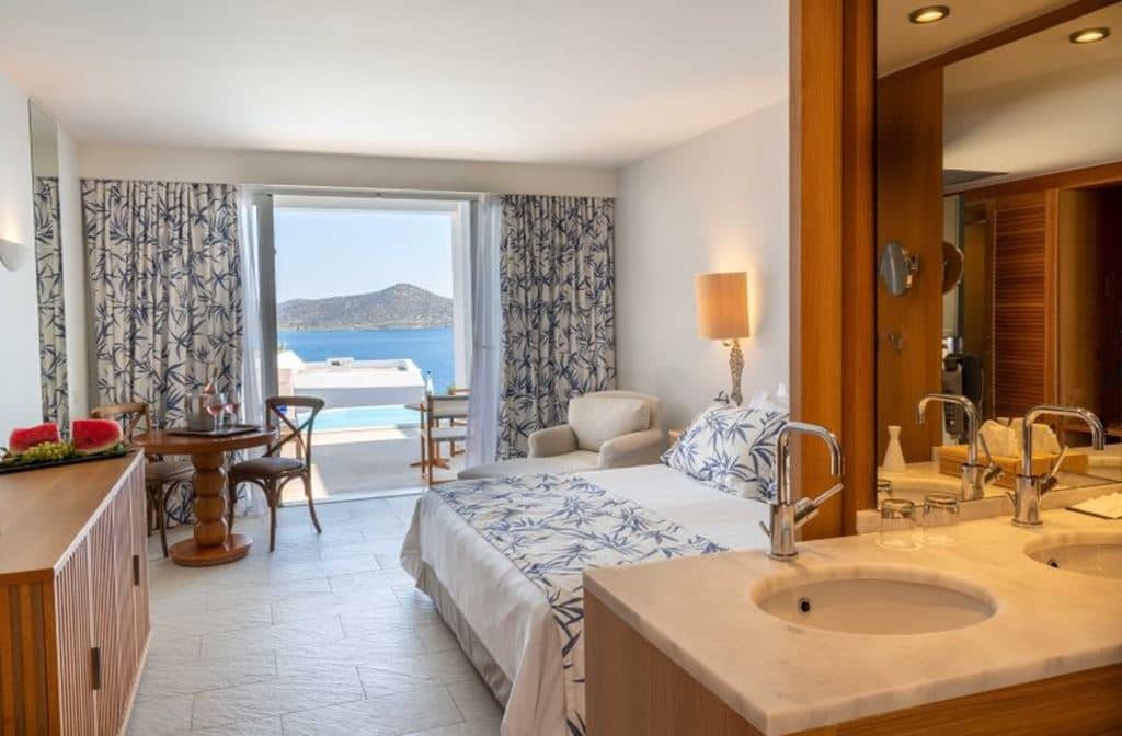 rooms-bungalow-sea-view-shared-pool