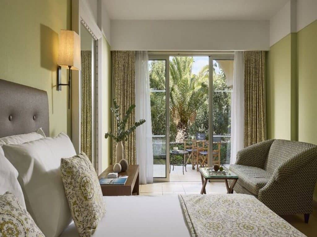 rooms-double-room-main-duilding-garden-view