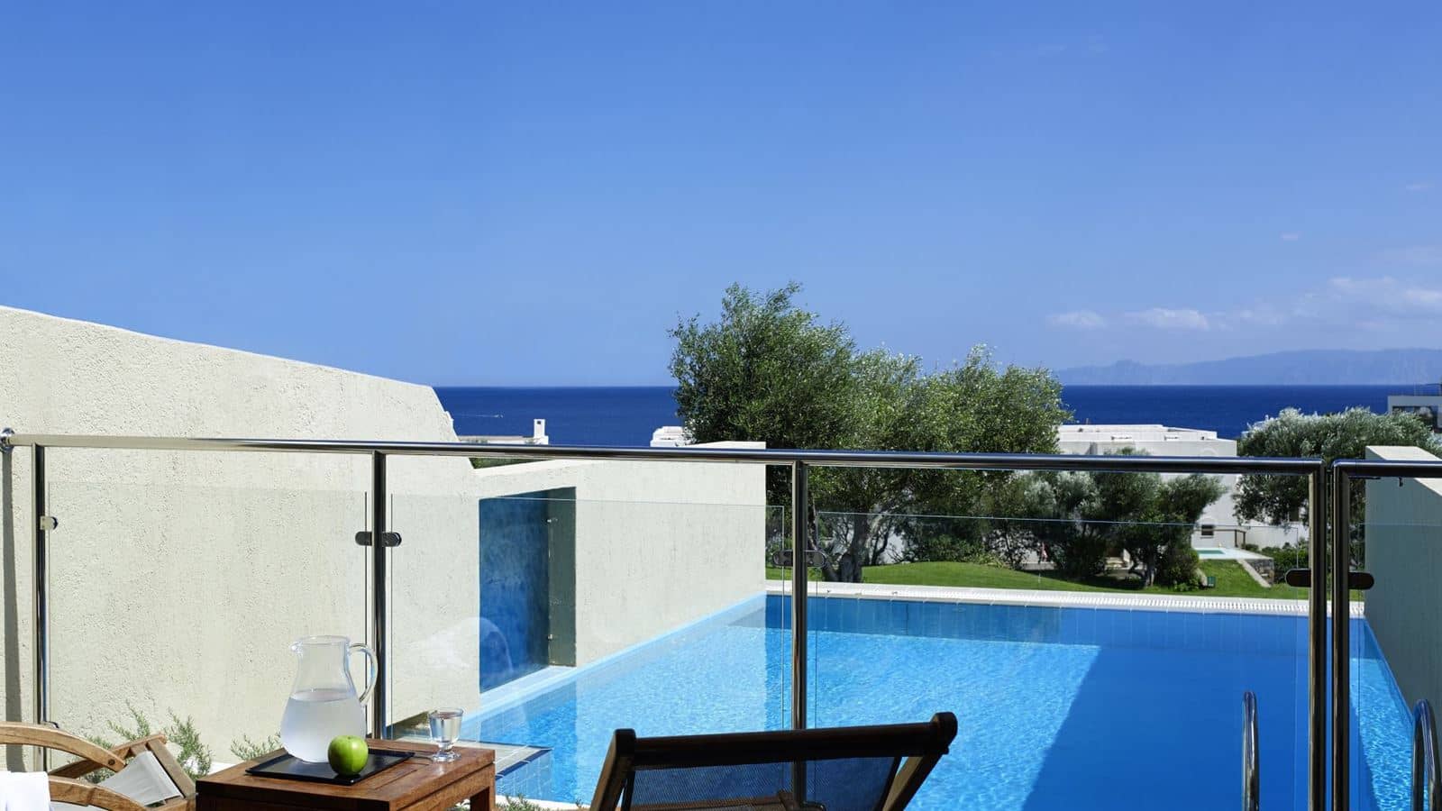 rooms-superior-room-sea-view--individual-pool