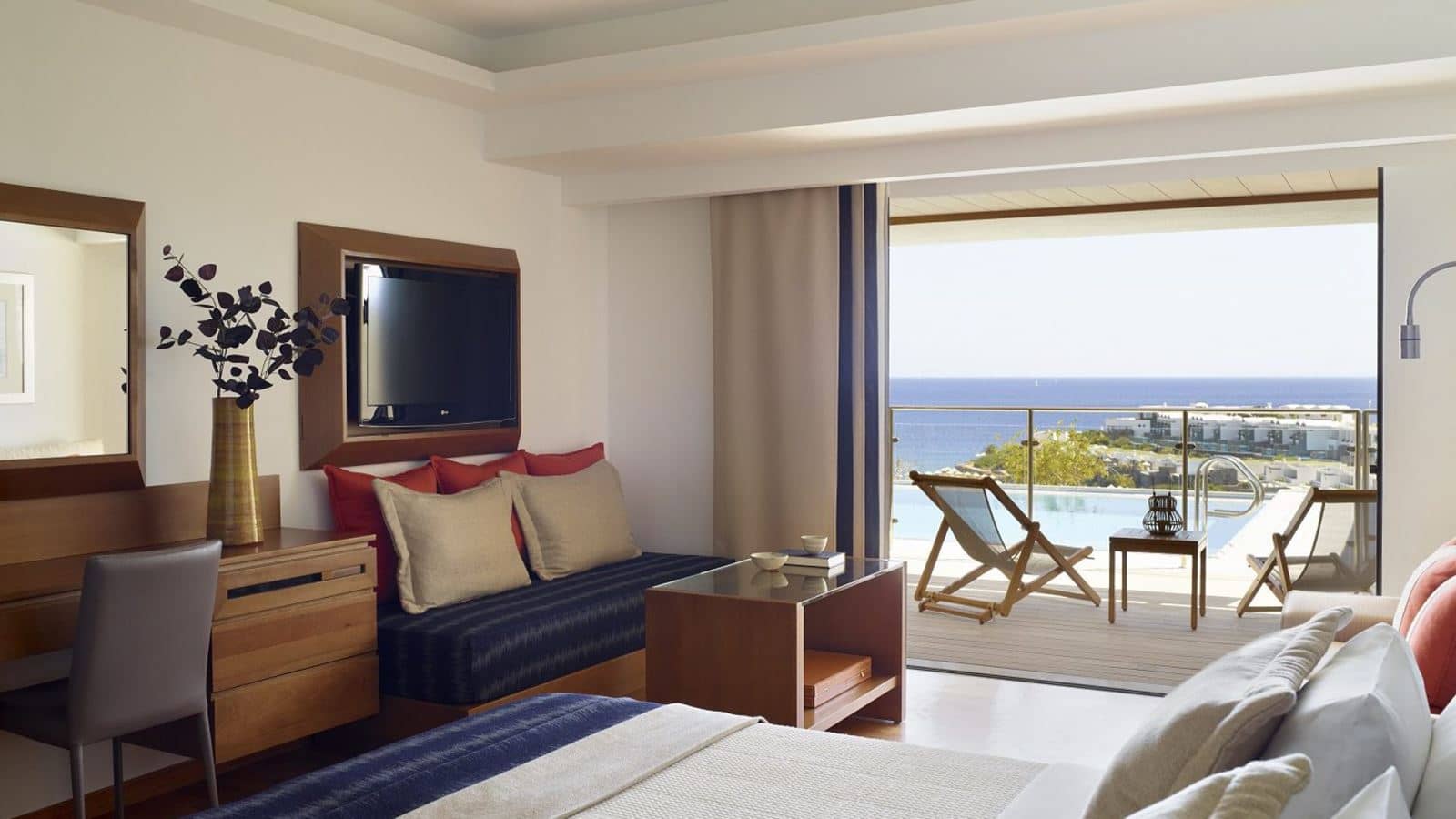 rooms-superior-room-sea-view-shared-pool
