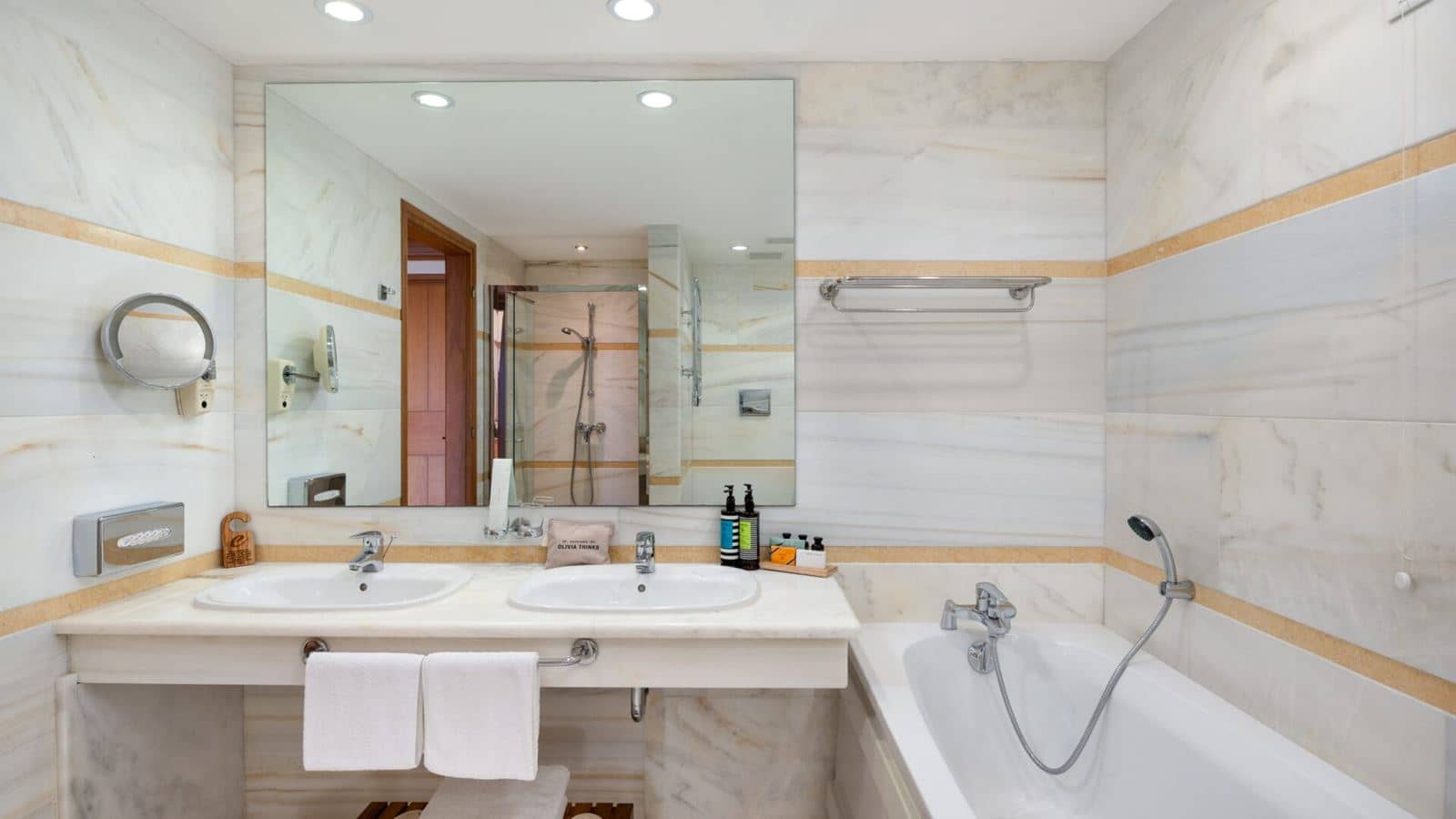 rooms-superior-room-sea-view-shared-pool