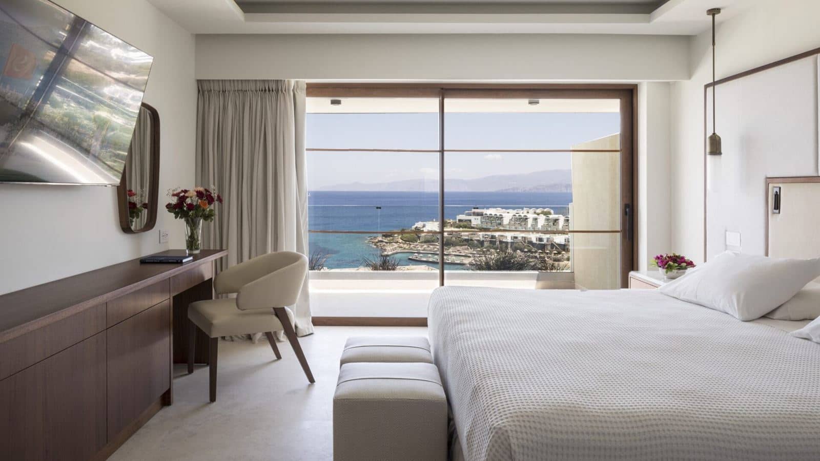 rooms-premium-1bedroom-suite-sea-view