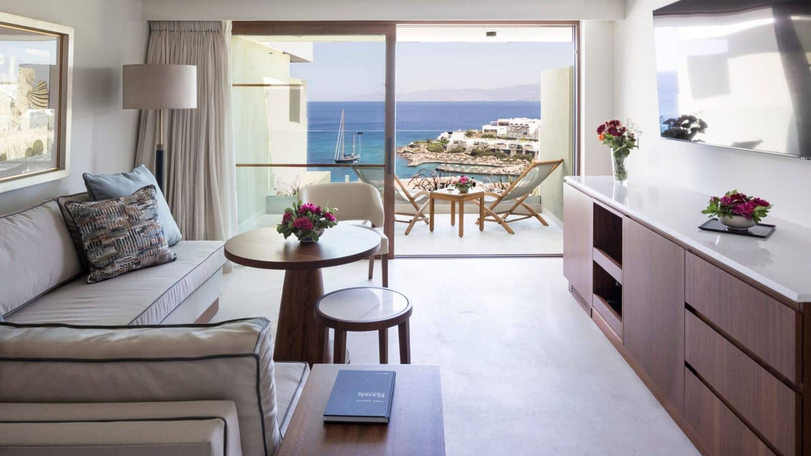rooms-premium-family-1bedroom-sea-view-suite