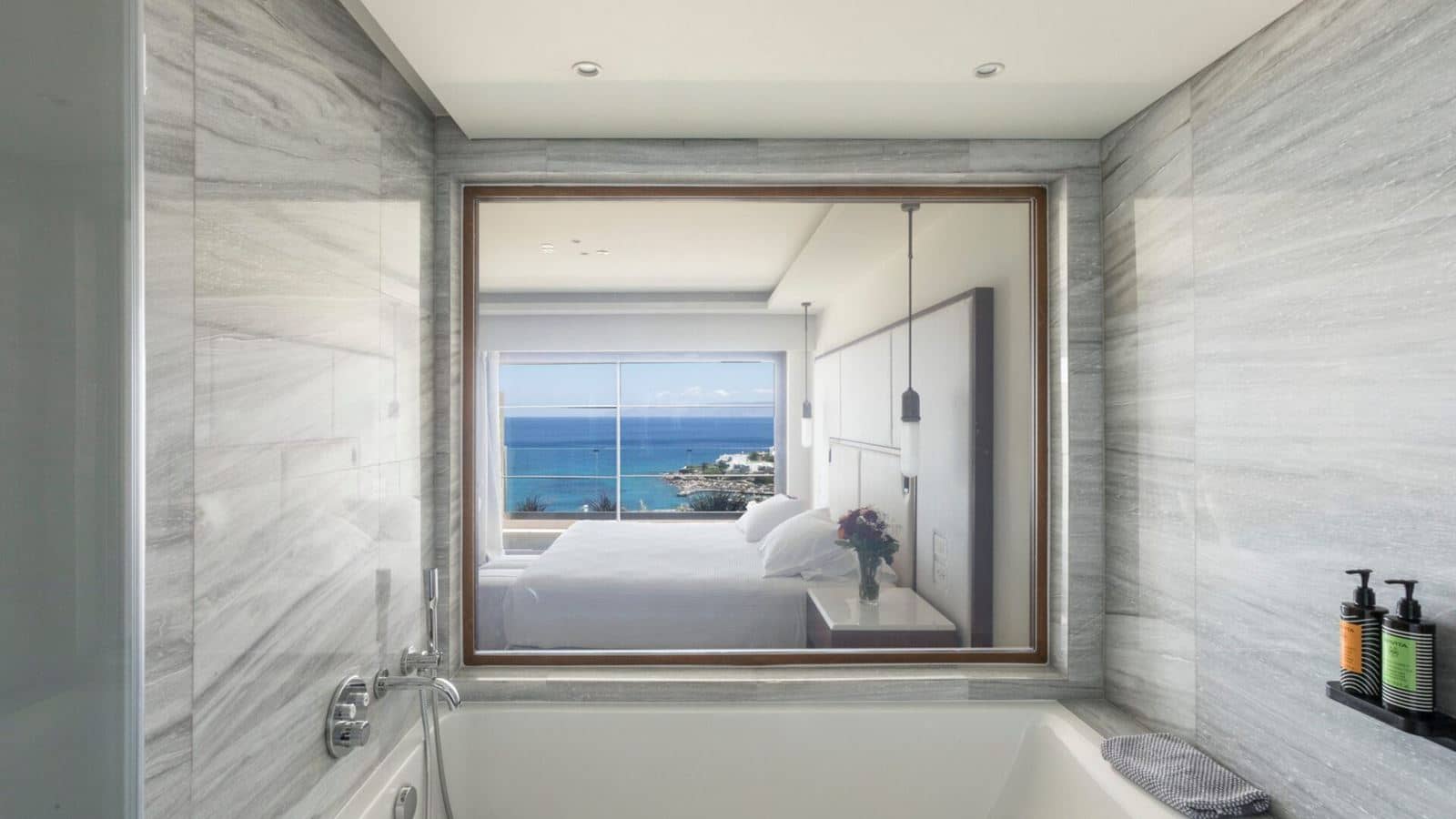 rooms-premium-family-1bedroom-sea-view-suite