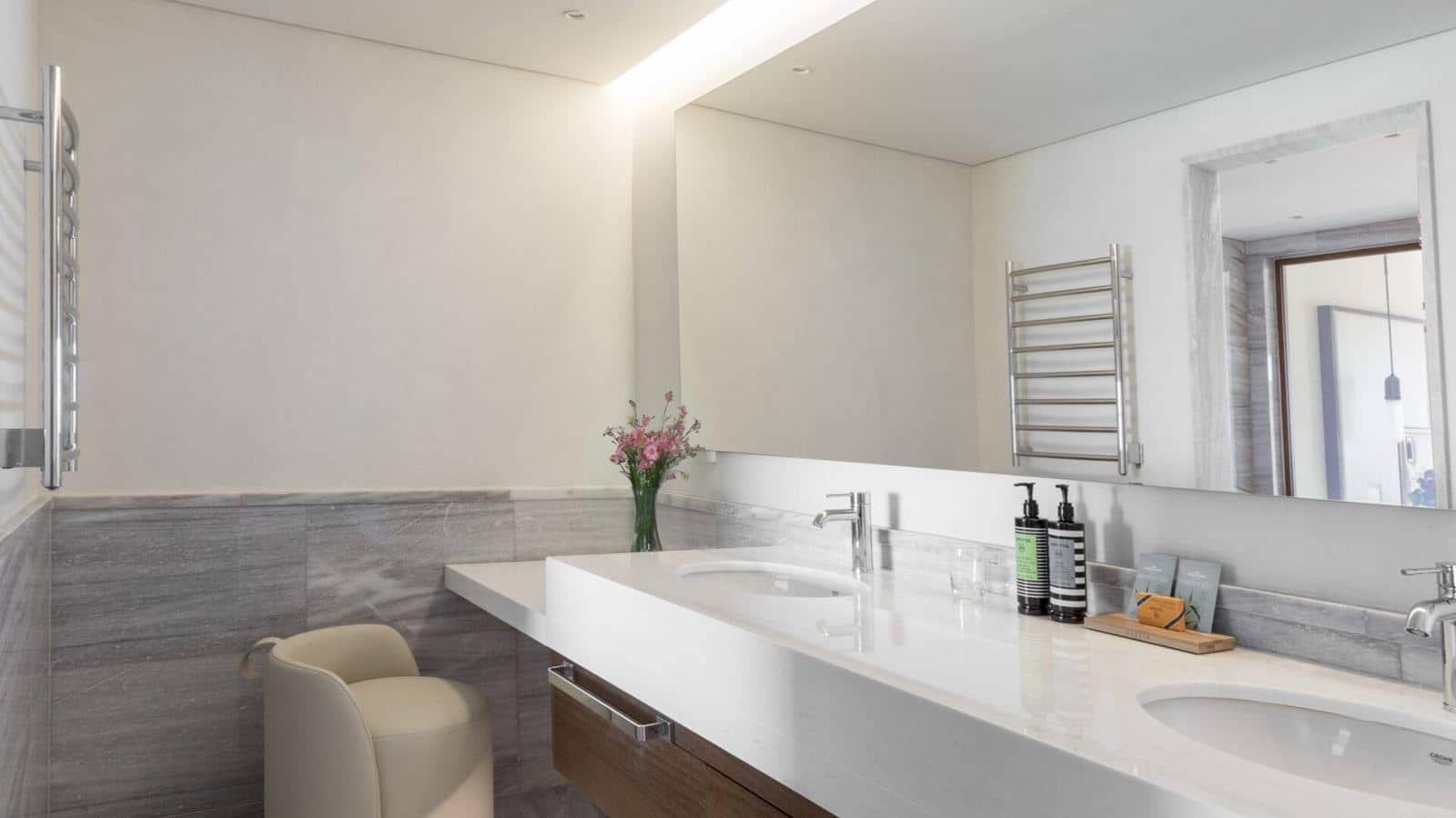 rooms-premium-family-1bedroom-sea-view-suite