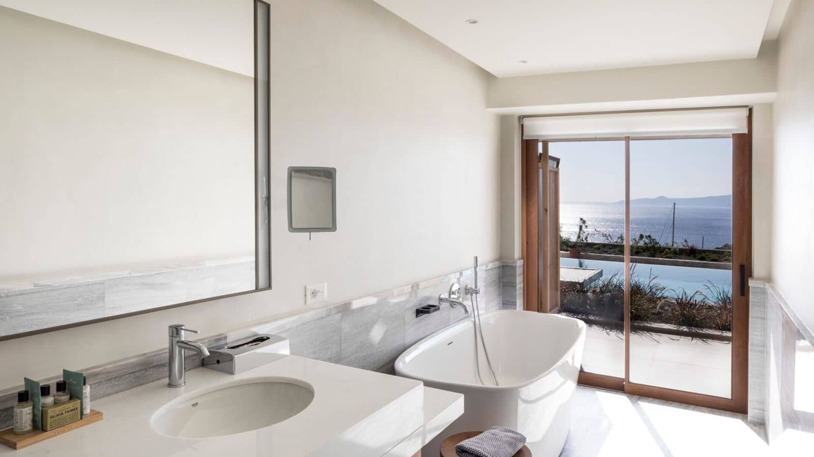 rooms-premium-junior-suite-sea-view---shared-pool