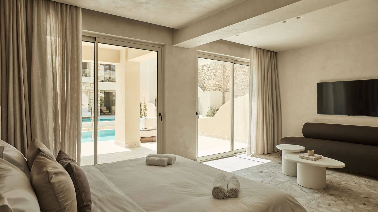 rooms-1-bedroom-suite-seaview-swimup