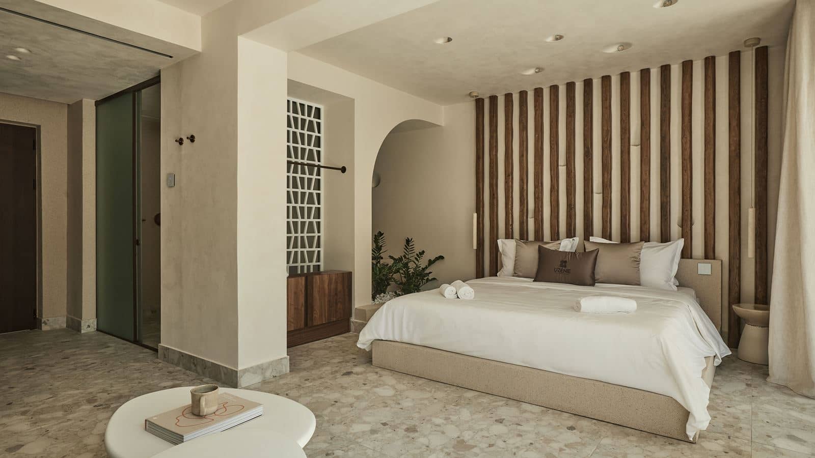 rooms-1-bedroom-suite-seaview-swimup