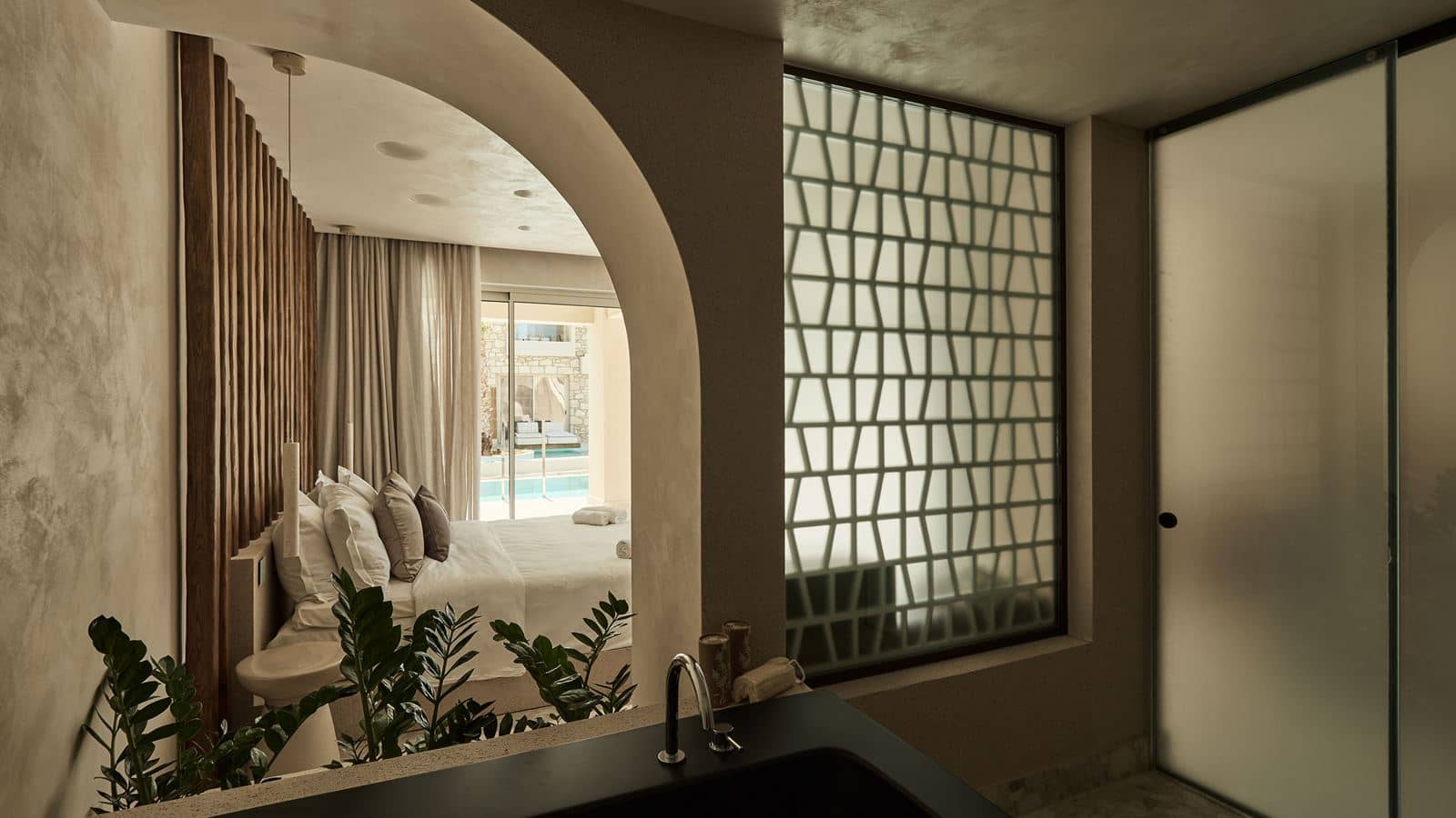 rooms-1-bedroom-suite-seaview-swimup