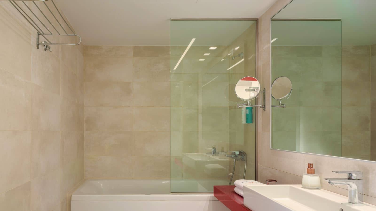 rooms-diamond-suite-beachfront-fsv