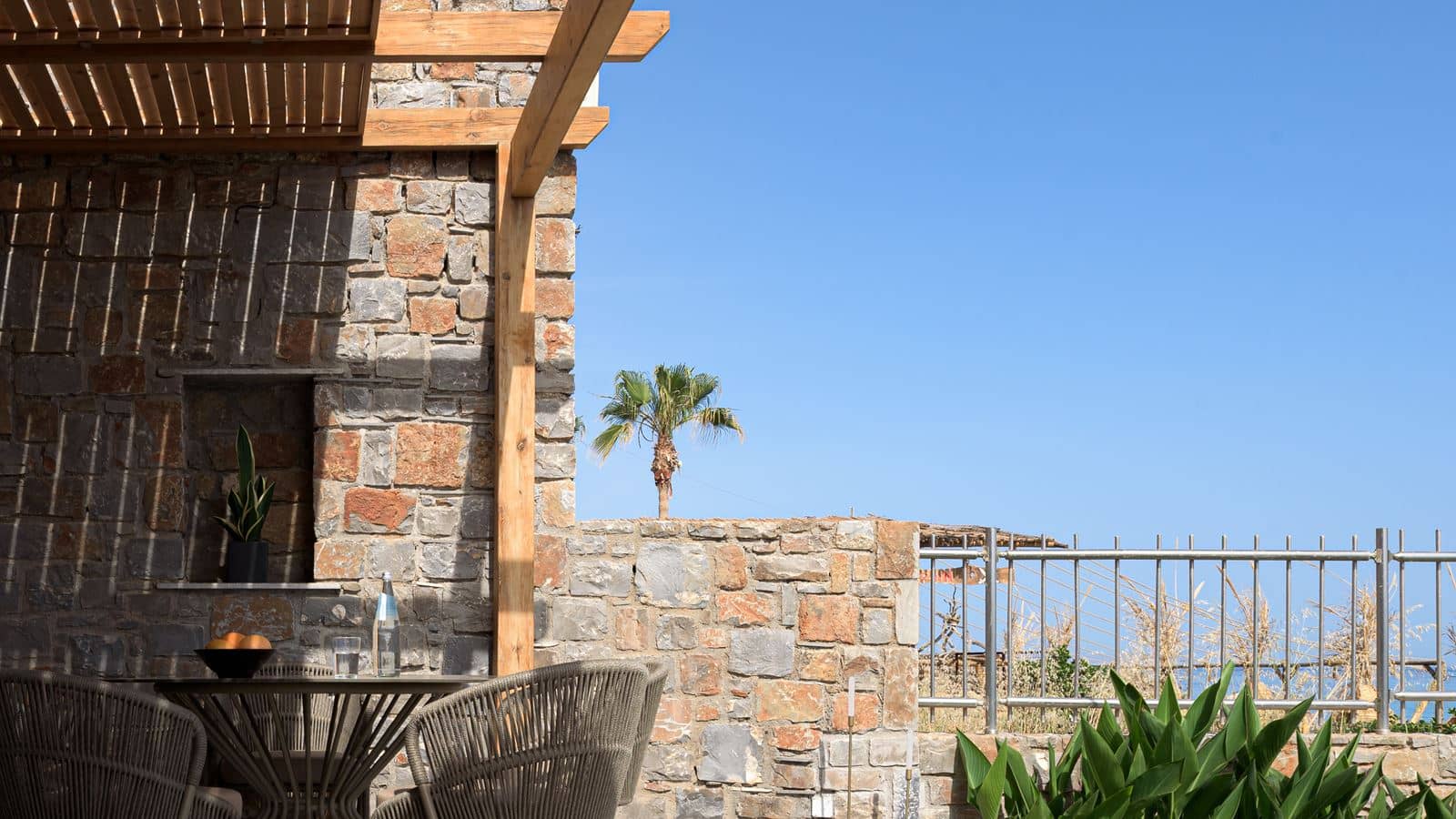 rooms-pasiphae-beachfront-villa