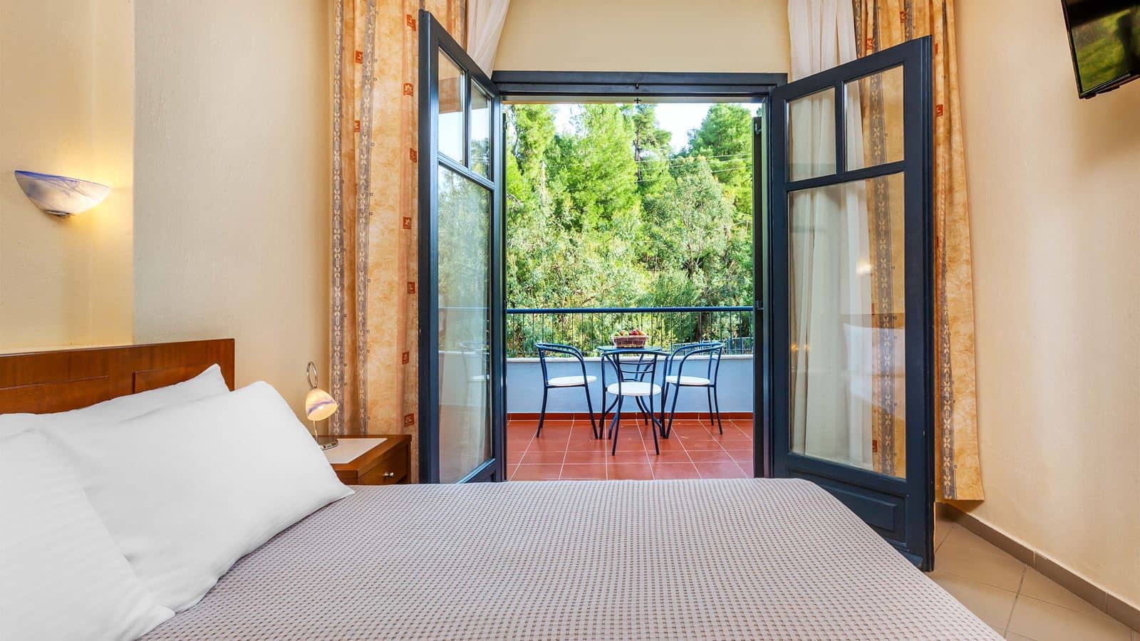 rooms-classic-room