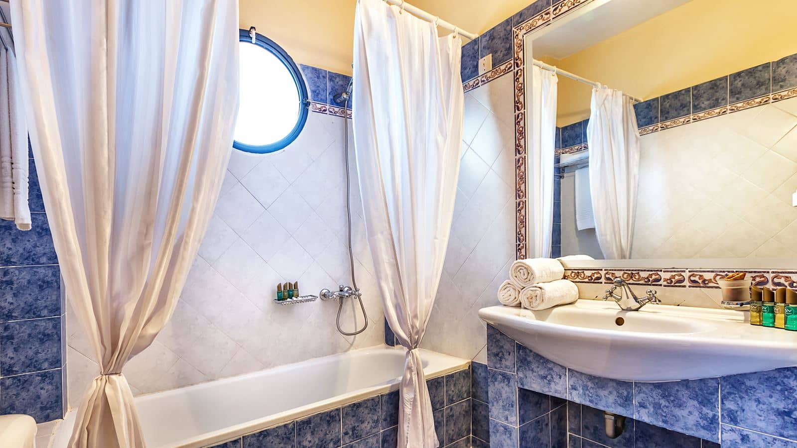 rooms-family-room