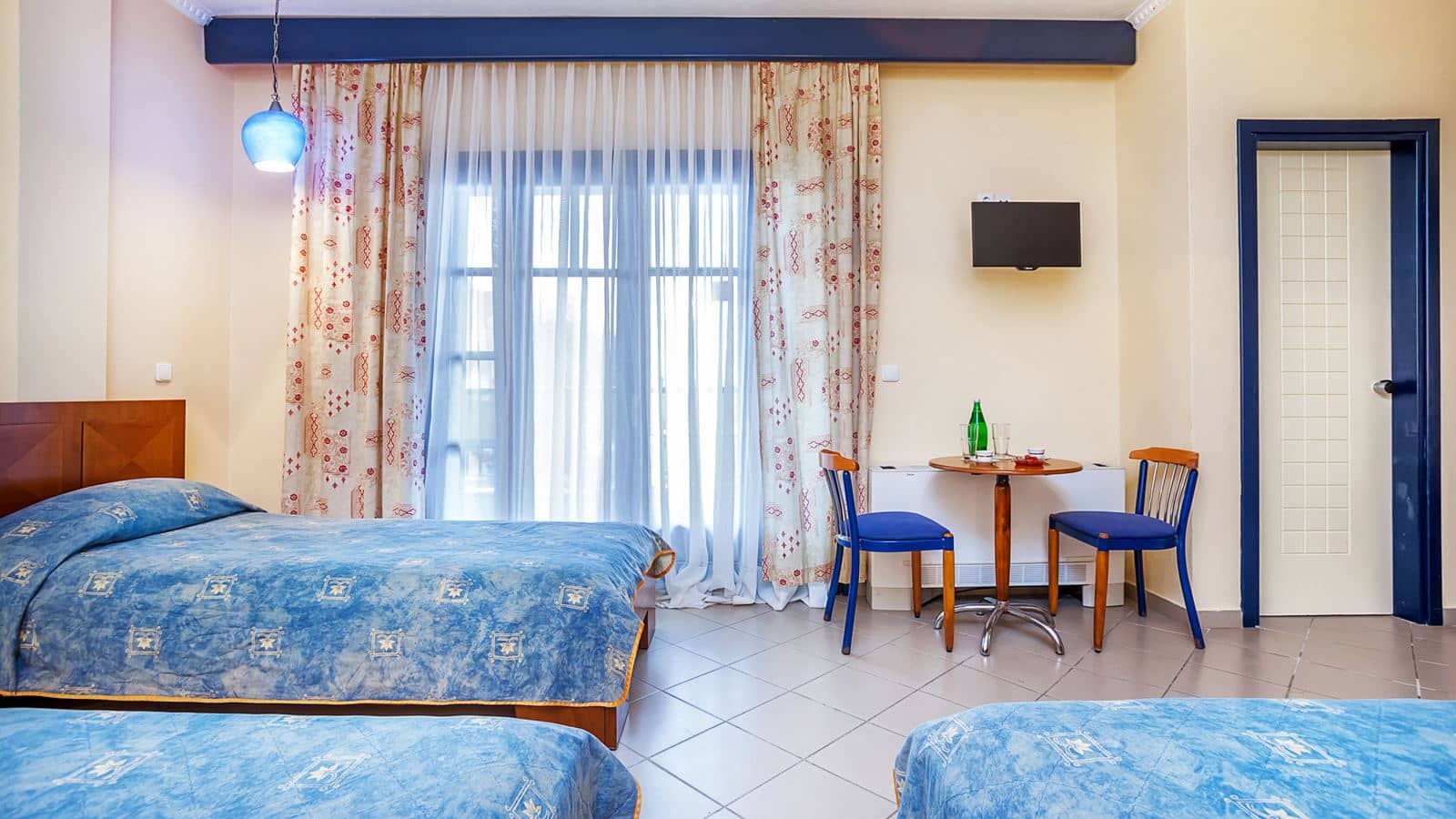 rooms-family-room