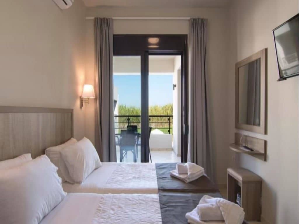 rooms-apartment-2-bedrooms-landview-balcony-or-terrace