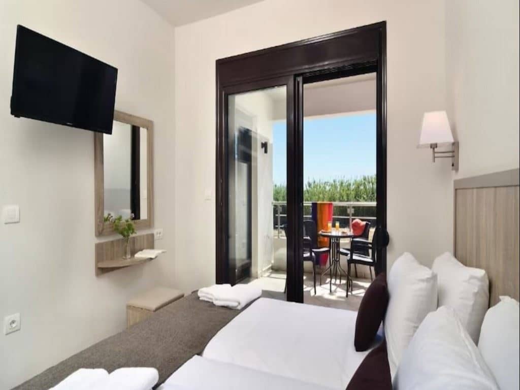rooms-apartment-2-bedrooms-landview-balcony-or-terrace