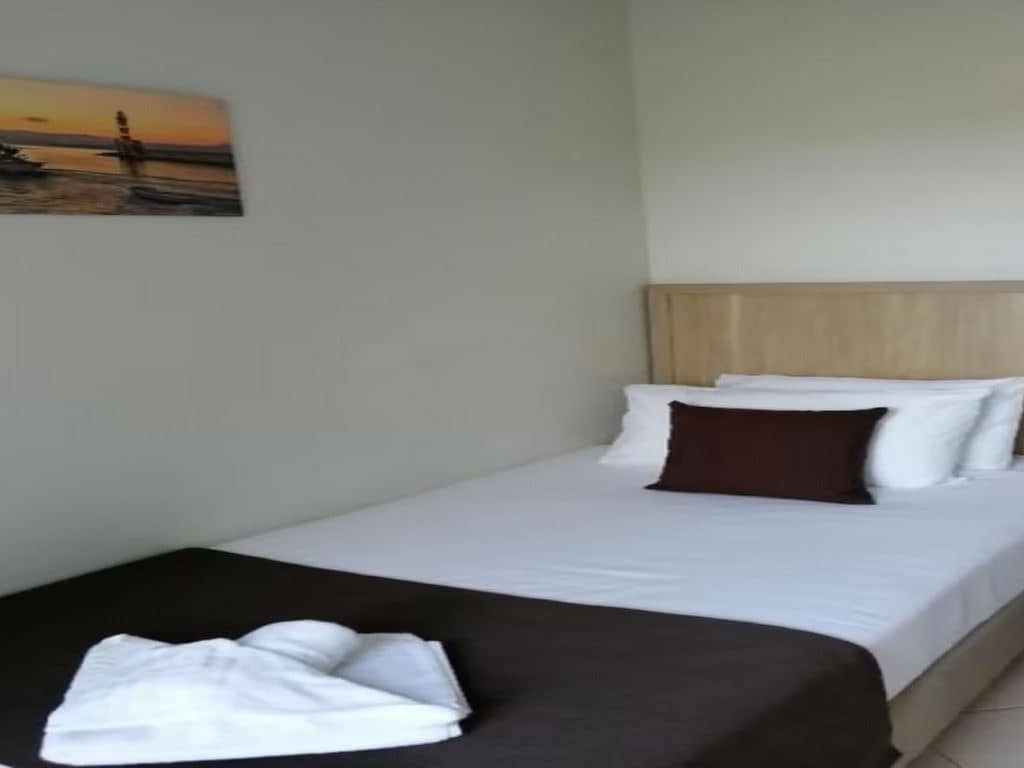 rooms-apartment-3-bedrooms-landview-balcony-or-terrace