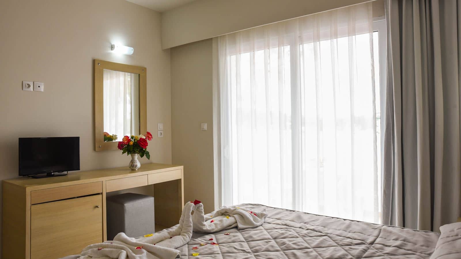 rooms-superior-apartment-balcony-or-terrace