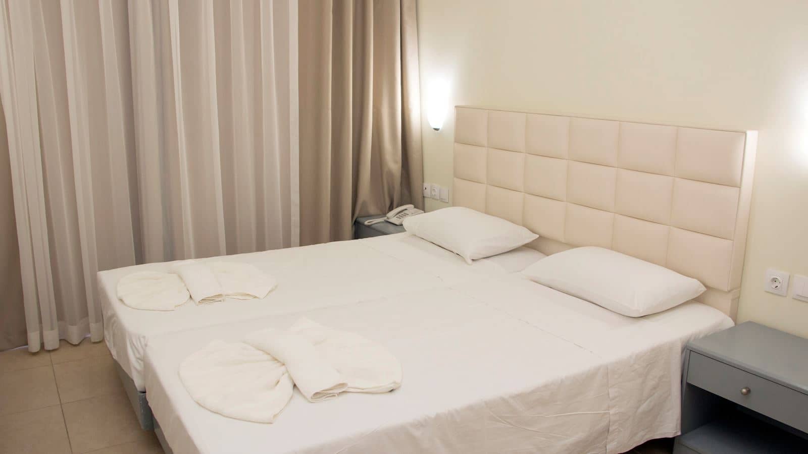 rooms-superior-apartment-balcony-or-terrace