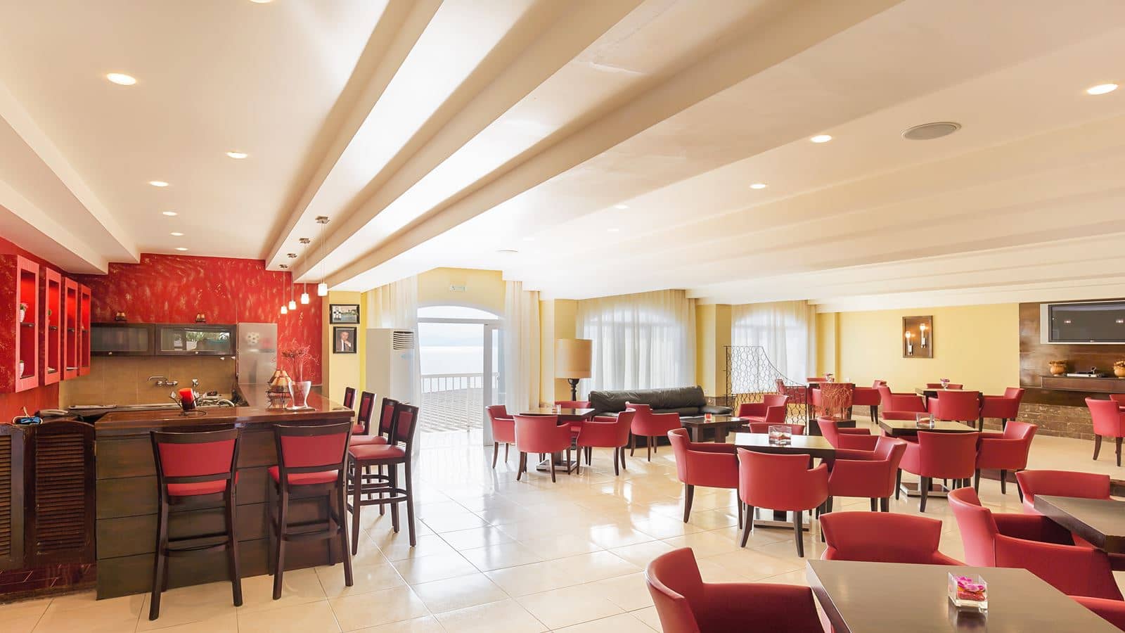 restaurants-pool-bar