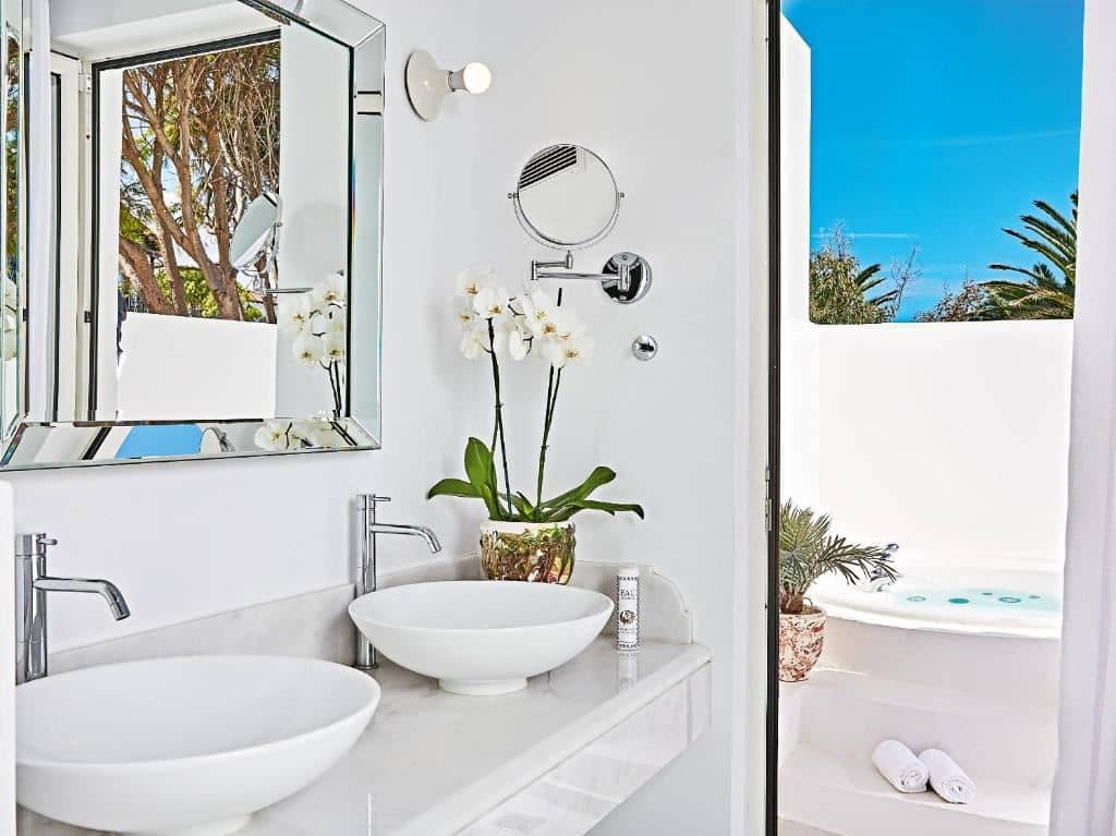 rooms-deluxe-bungalow-suite