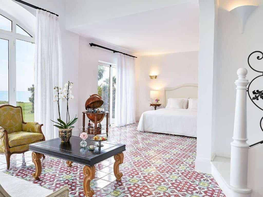 rooms-3-bedroom-beach-villa-seafront