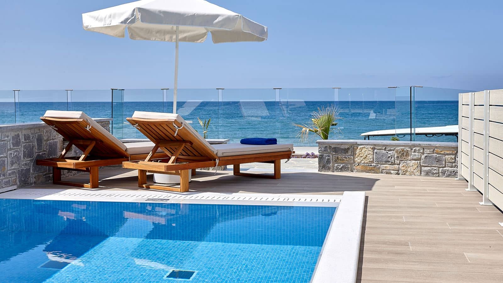 rooms-deluxe-bungalow-suite-artemisopen-plan-beach-front-with-private-pool