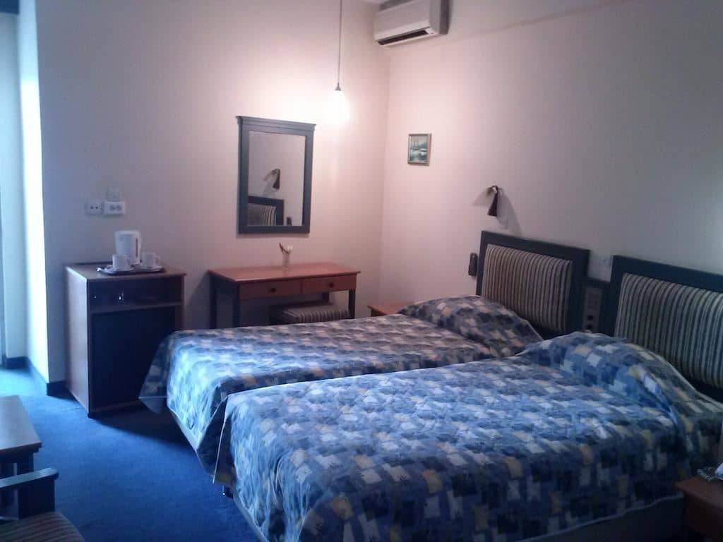 rooms-twin-room